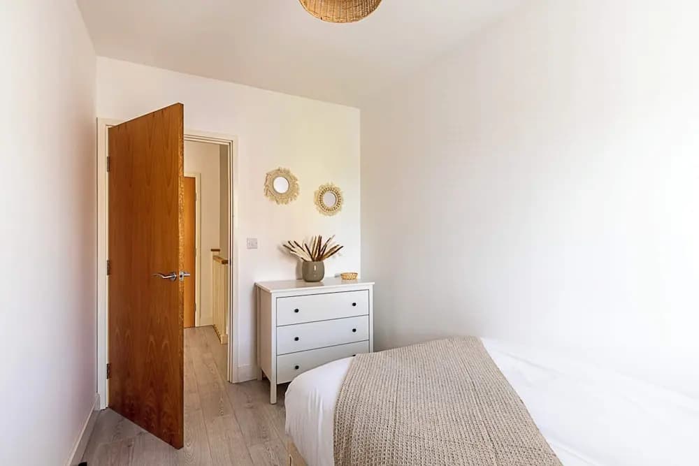 Semi-detached House With Modern Bespoke Interior - photo 6