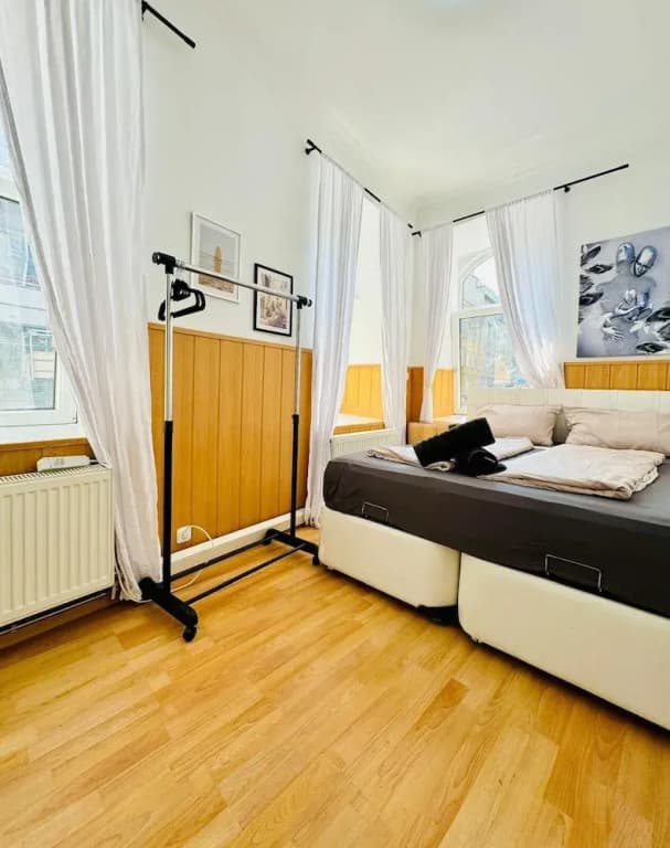 10 Economy Rooms-Shared Bath & Kitchen - photo 5