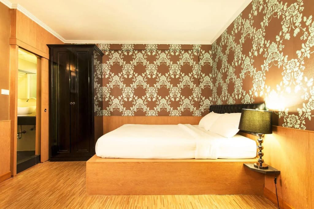Q Hotel - photo 4