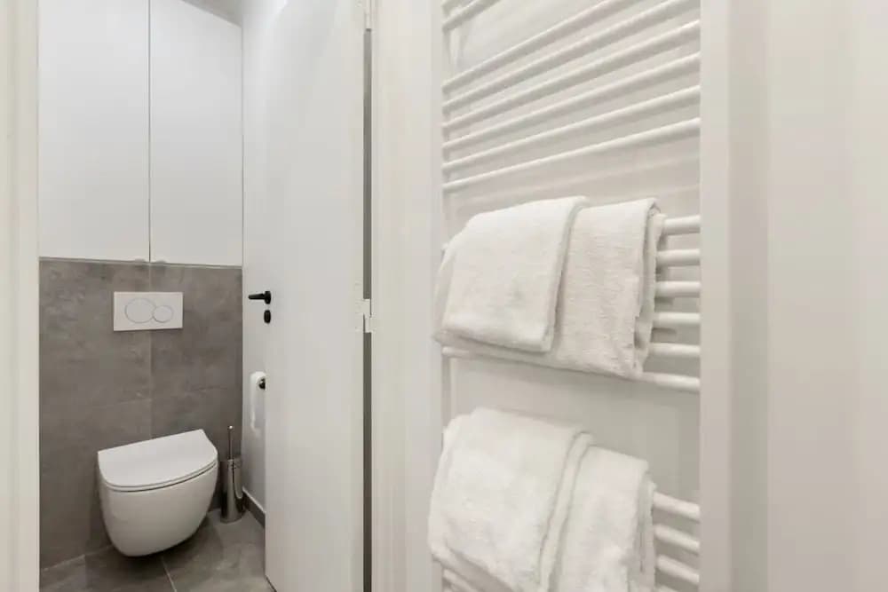 Chic & Contemporary Apartment With Two Bedroom - photo 9