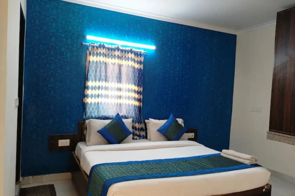 River Front Hotel Delhi - photo 4