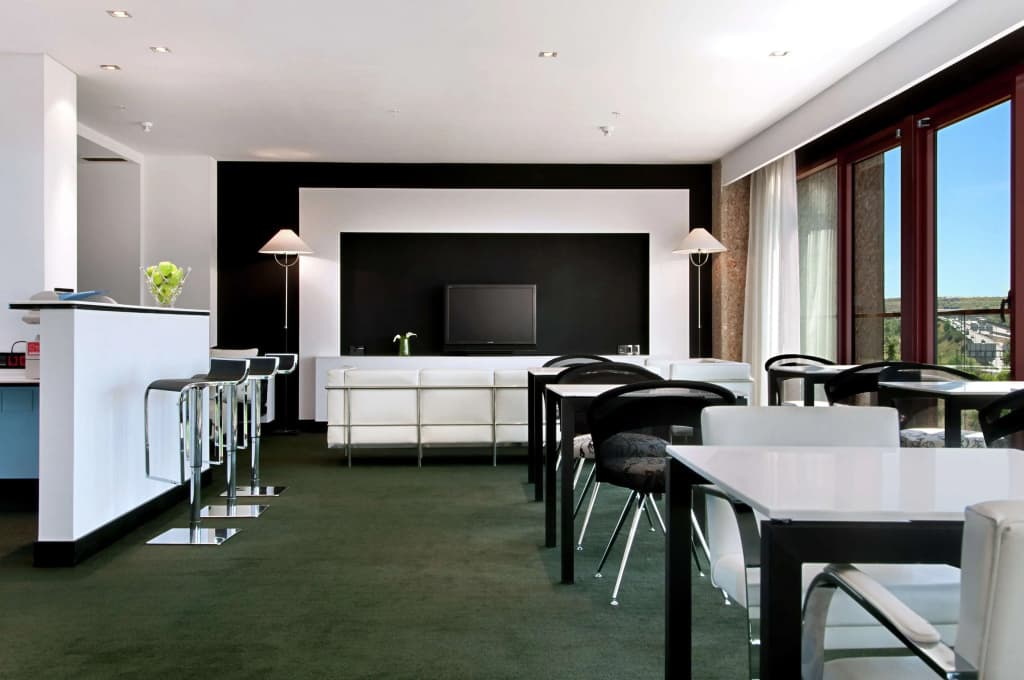 Hilton Madrid Airport - photo 8