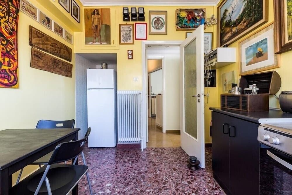 Central apartment with 5 bedrooms near the metro - photo 16