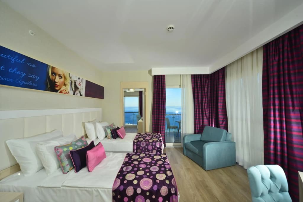 Azura Deluxe Resort & Spa - photo 5