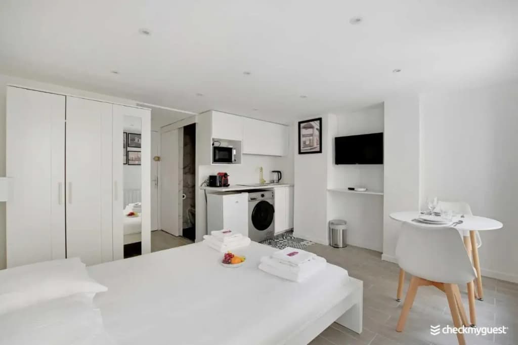 Into Paris - Marais Apartment - photo 2