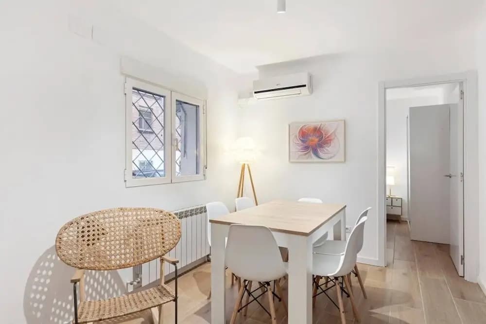 Bright & Modern Two Bed Apartment in Madrid - photo 11