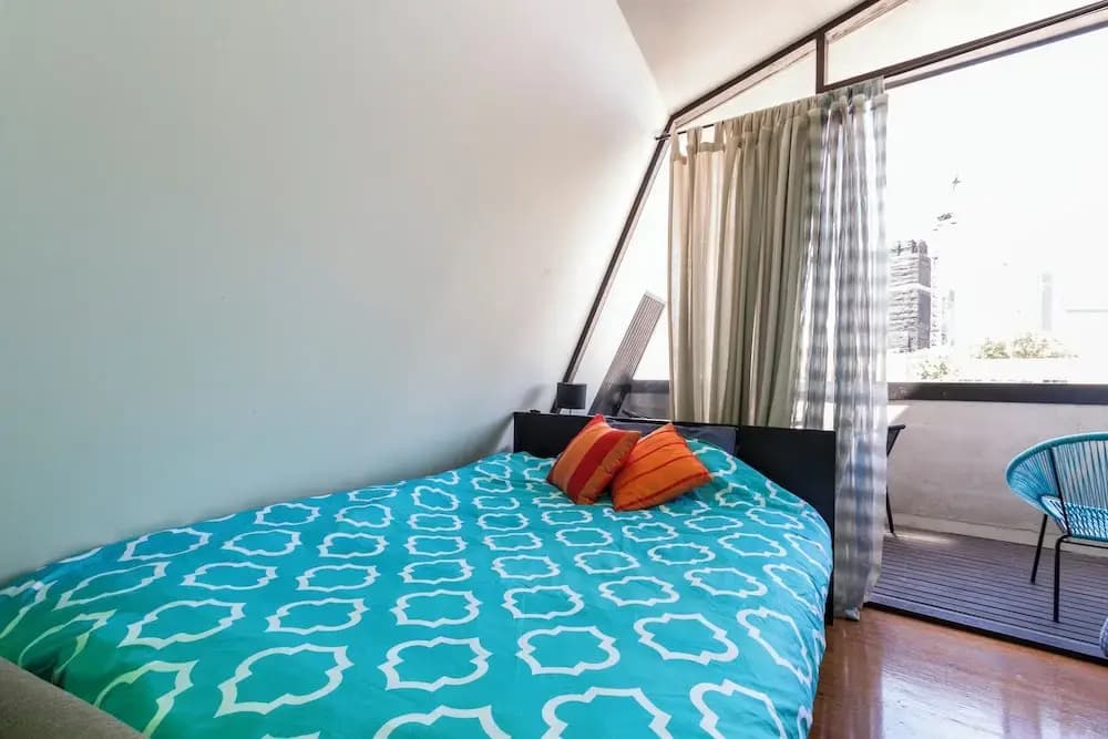 Melbourne Skyline Suite CBD with views - photo 2