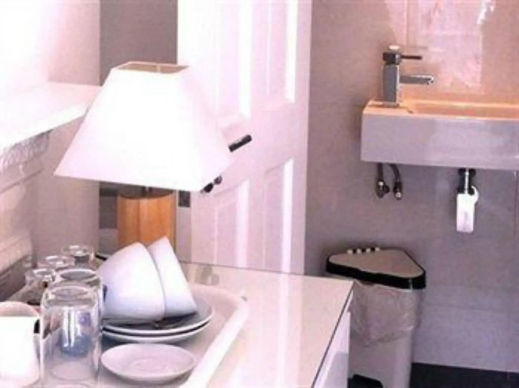 Kew Studios and Rooms - photo 15