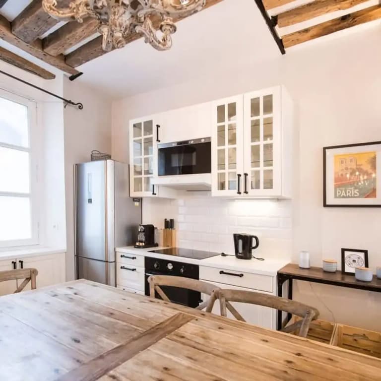 Classy Bourgeois Chic 2 Bedroom Apt in Le Marais - photo 17
