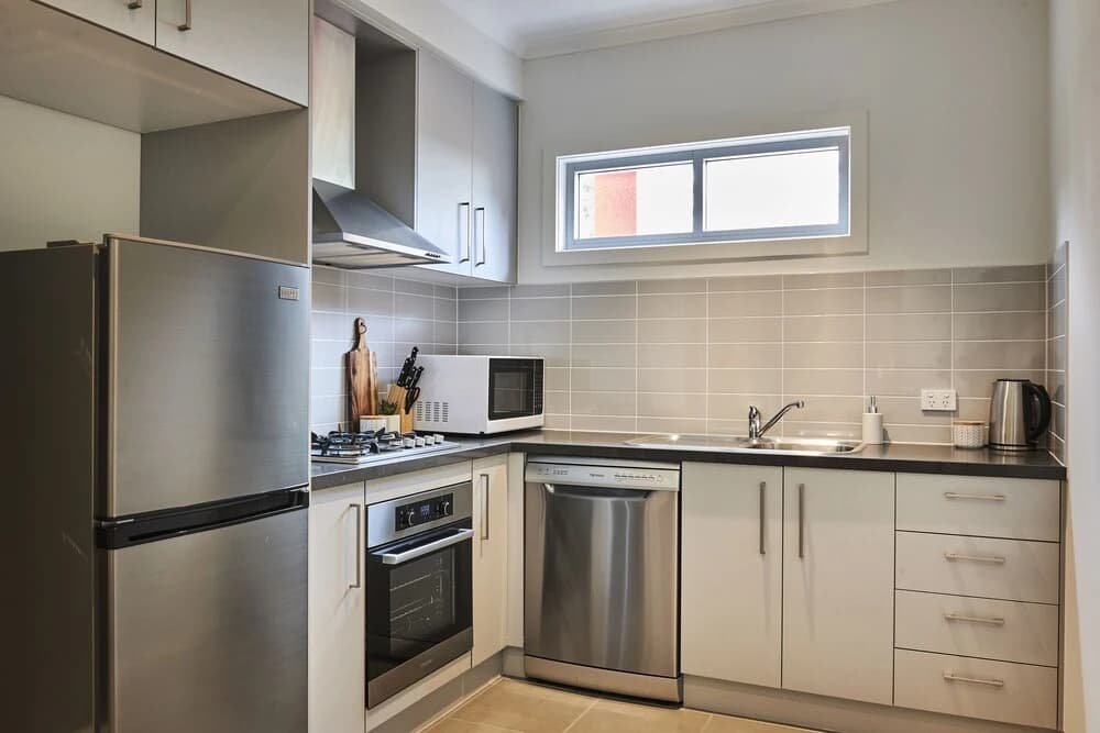 Bright and Updated 1 Bedroom Apartment - photo 10