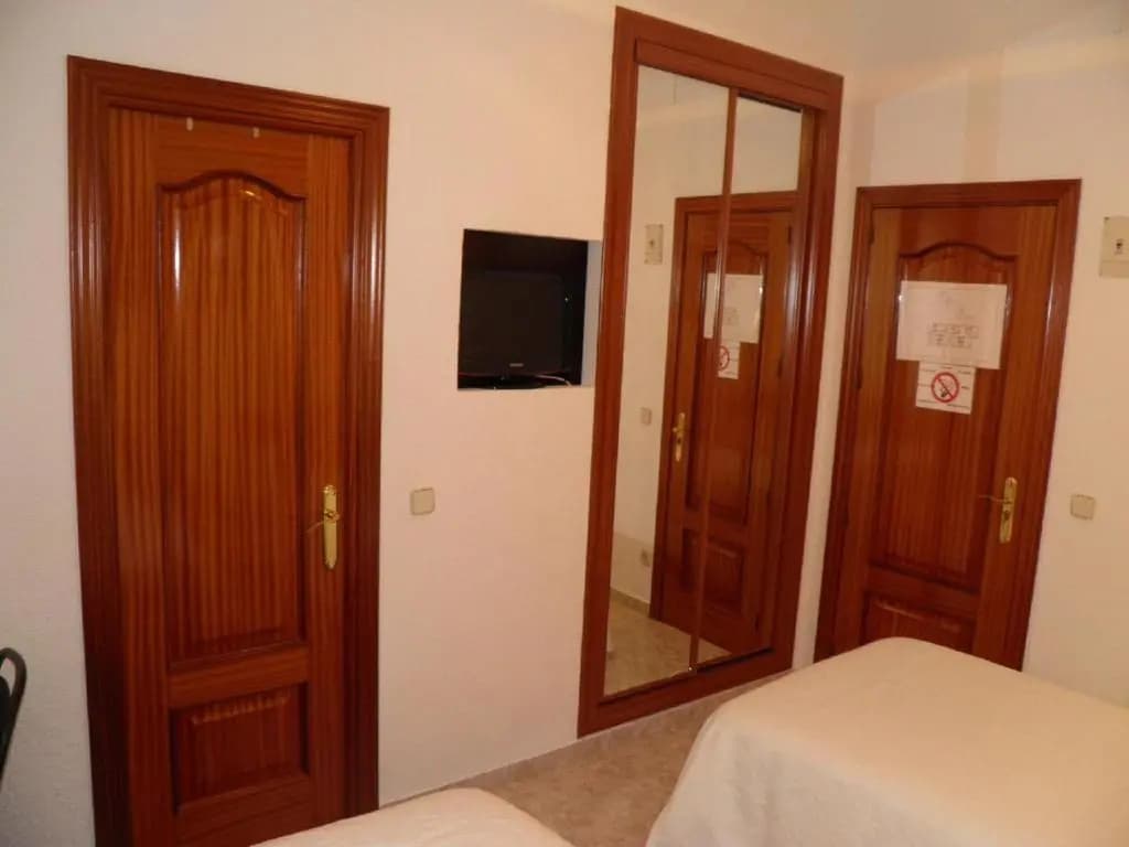 Hostal Angelines - photo 5