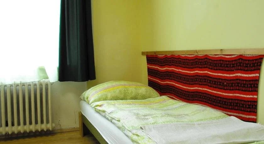 Mogyorodi Hostel - photo 2