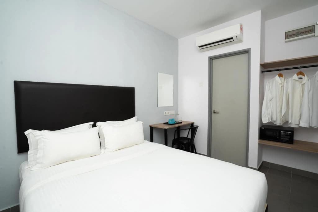 B Lot Hotel - photo 4