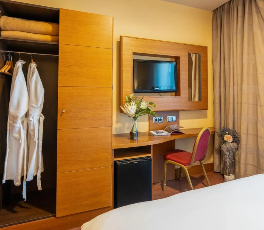 Hotel Sterling - photo 26