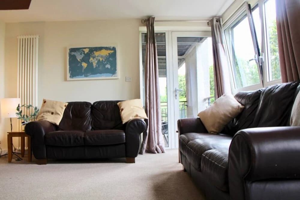 Spacious 2 Bedrooms Apartment in Strada Complex - photo 6