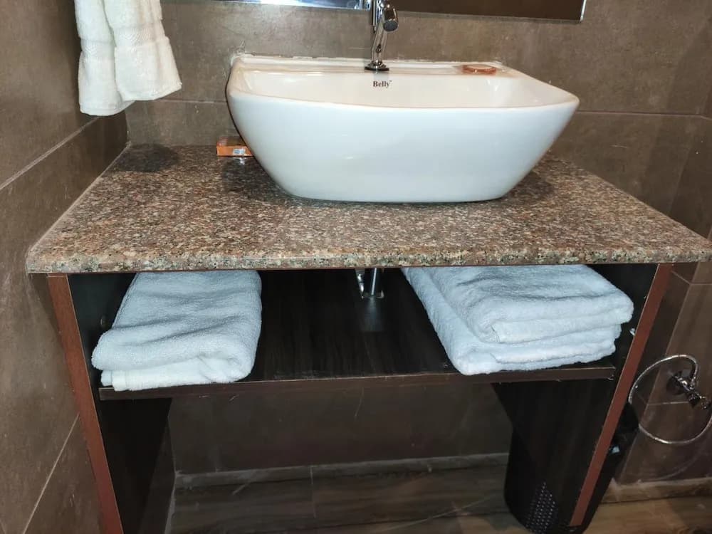 Red Crown Hotel - photo 7
