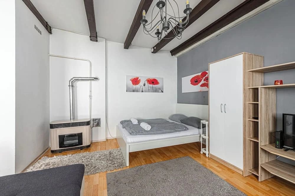 Cozy Nest Hideaway With A/C - photo 2