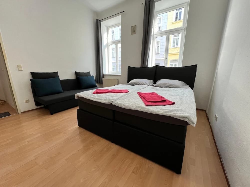 Affordable 3BR shared Apt. near Meidling - photo 1