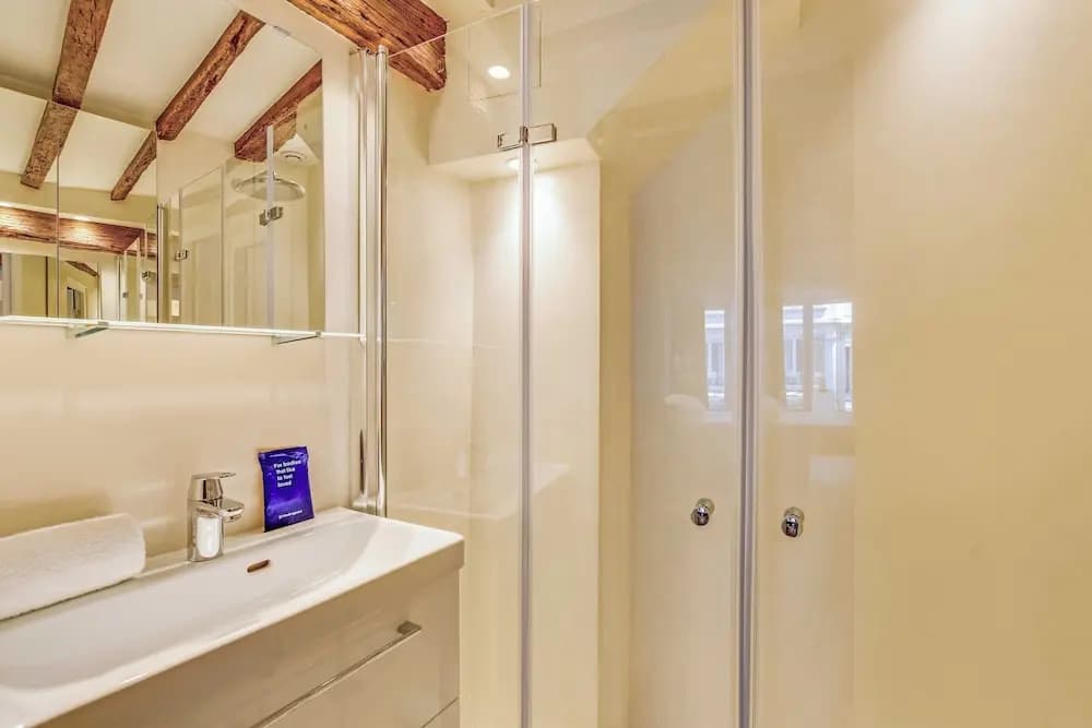 2bdr/5p Apartment au Centre de Paris in Downtown Paris - photo 8