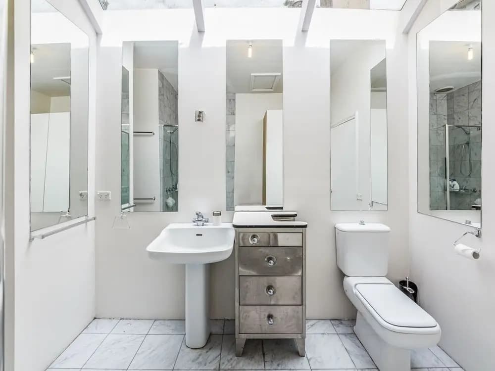Spoilt for Choice 2-bed/2-bath + Free Parking - photo 7
