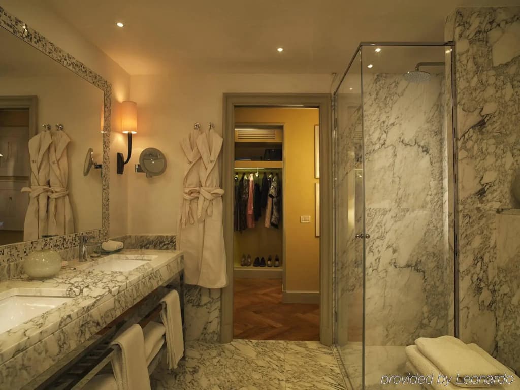 Hotel Savoy - photo 7