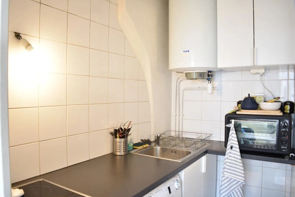 1 Bedroom Apartment In Central Paris - photo 10