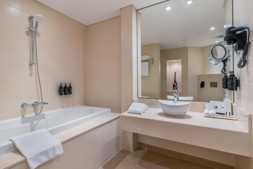 Metropolitan Al Mafraq Hotel - photo 10