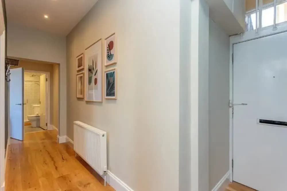2bed 2bath Apartment Beneath Edinburgh Castle - photo 10