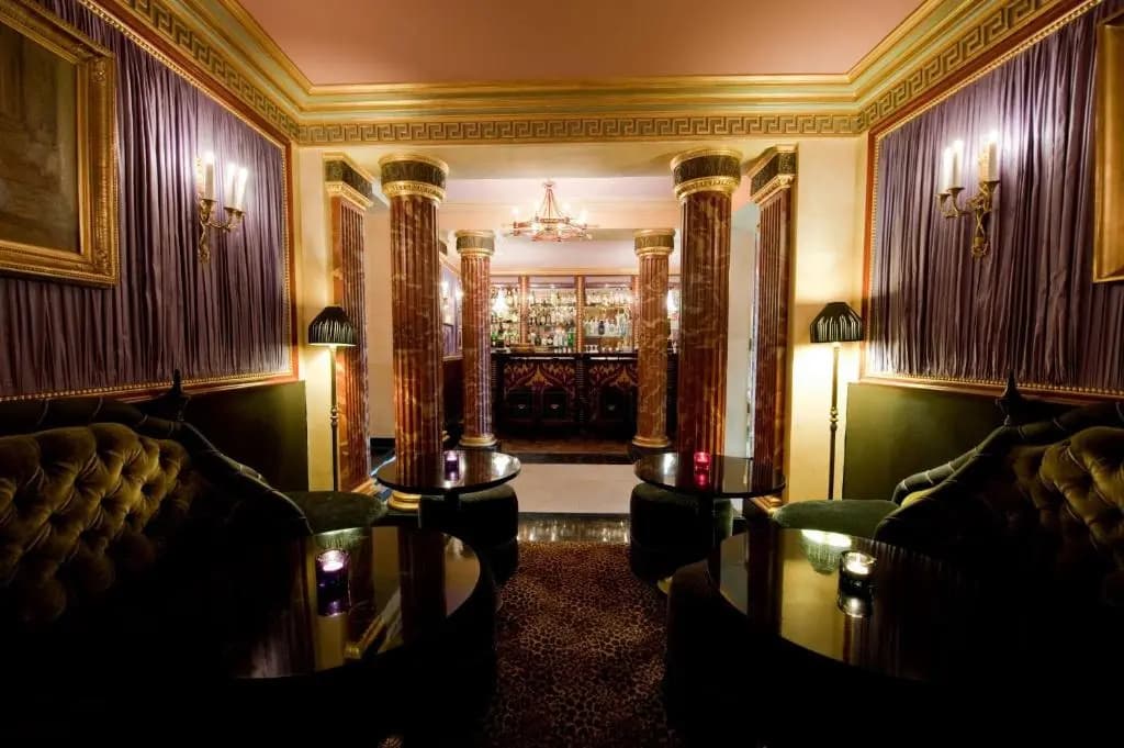 L'Hotel - photo 32