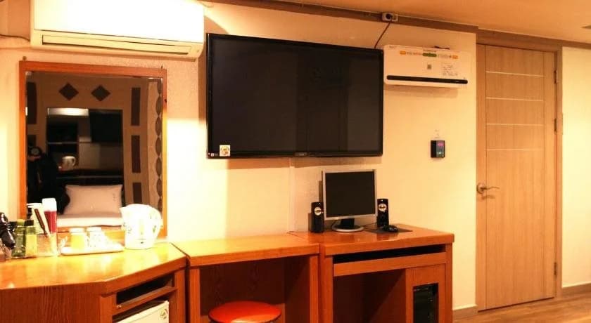 Q Motel - photo 12