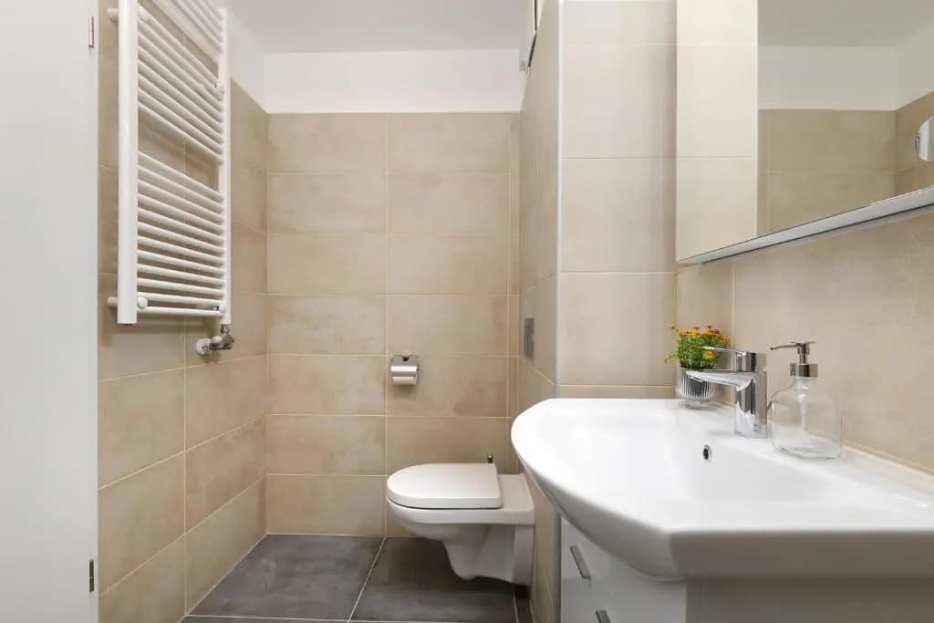 Silver Home Apartments - photo 2