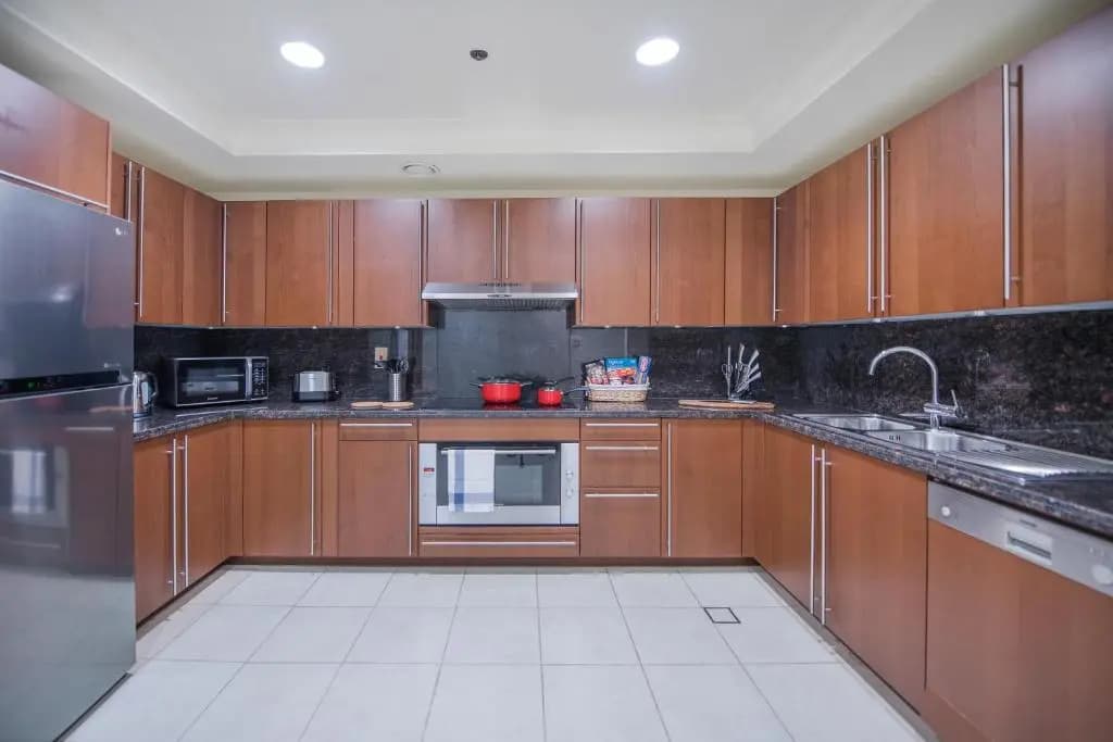 Luxurious 3BR Townhouse with Maid's & Private Pool in Palm Jumeirah - photo 23