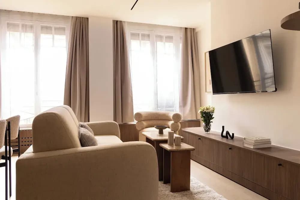 Elegant Apartment - AC- 2br-6p- Madeleine - photo 1