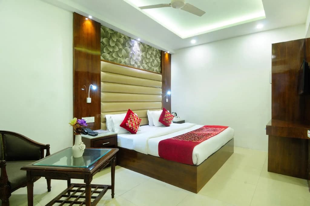 Hotel Yuvraj Deluxe - photo 7