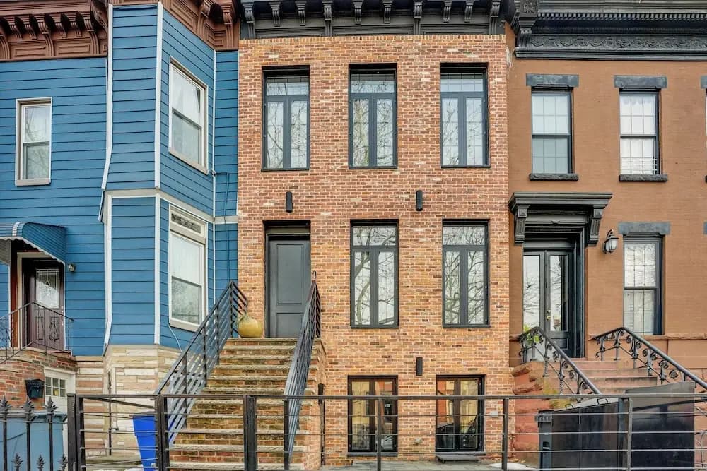 Shared Yard Space! Garden-level Unit in Bed-stuy - photo 1