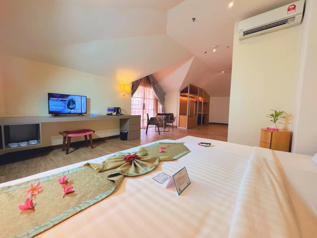 Bella Vista Waterfront Resort - photo 6