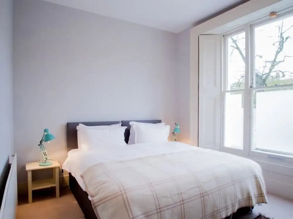 Elgin Crescent Apartment - photo 5