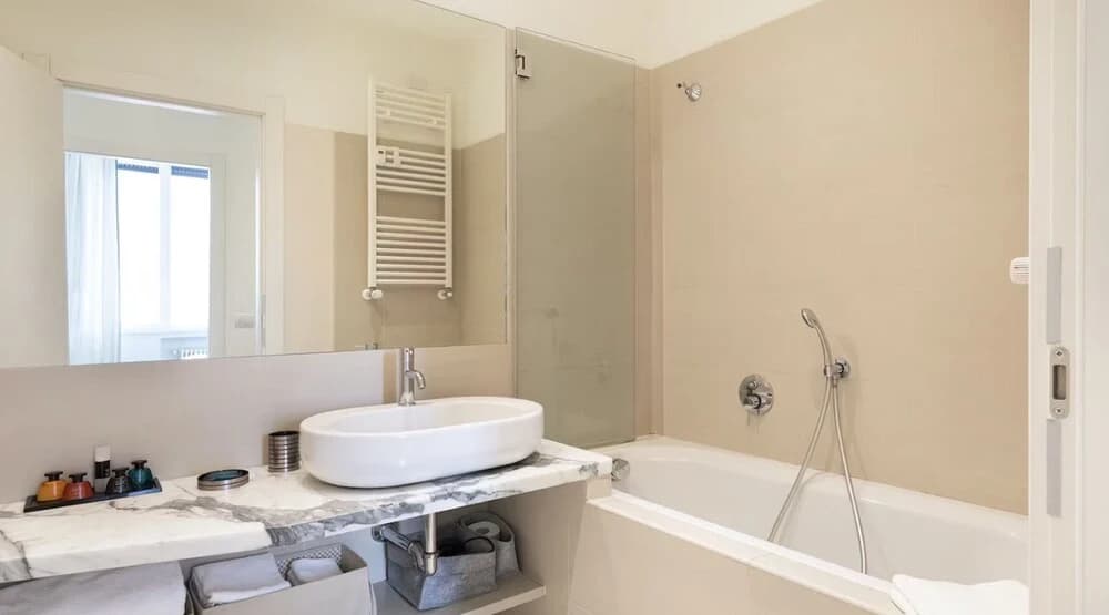 Charming 3-bed Apartment in Milano - photo 9