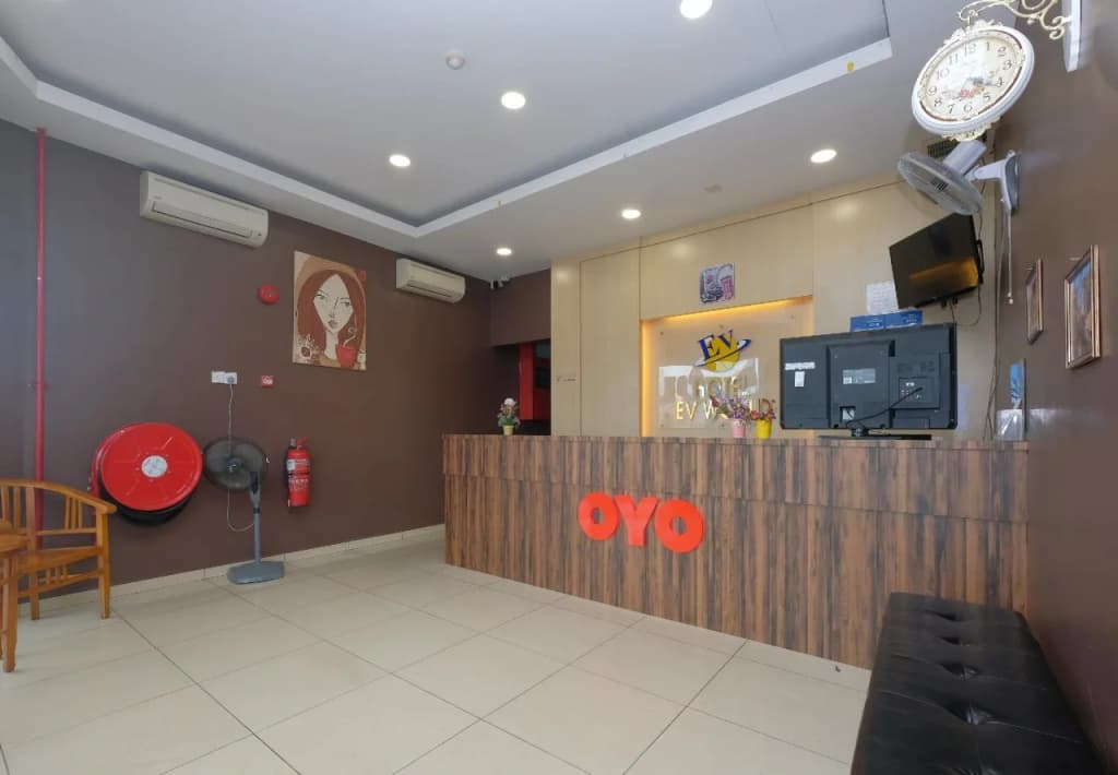 OYO 89493 Q Hotel Mentakab - photo 2
