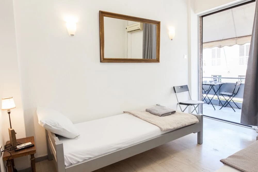 Charming 2 Bedroom apt next to Panormou - photo 1