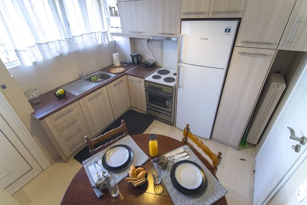 Stunning Central Apartment - photo 9