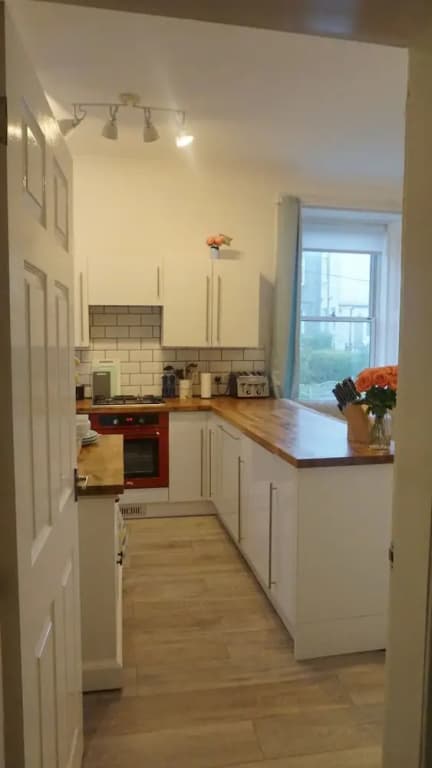2 Bedroom Flat in Edinburgh With Free Parking - photo 14