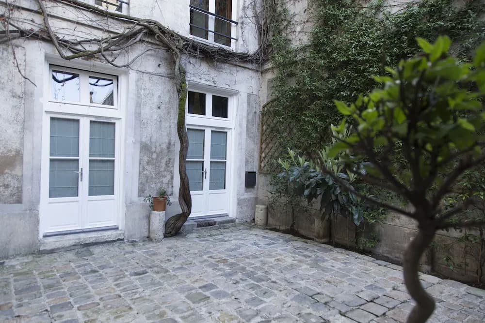 Saint-Germain des Prés Apartment 2 - photo 10