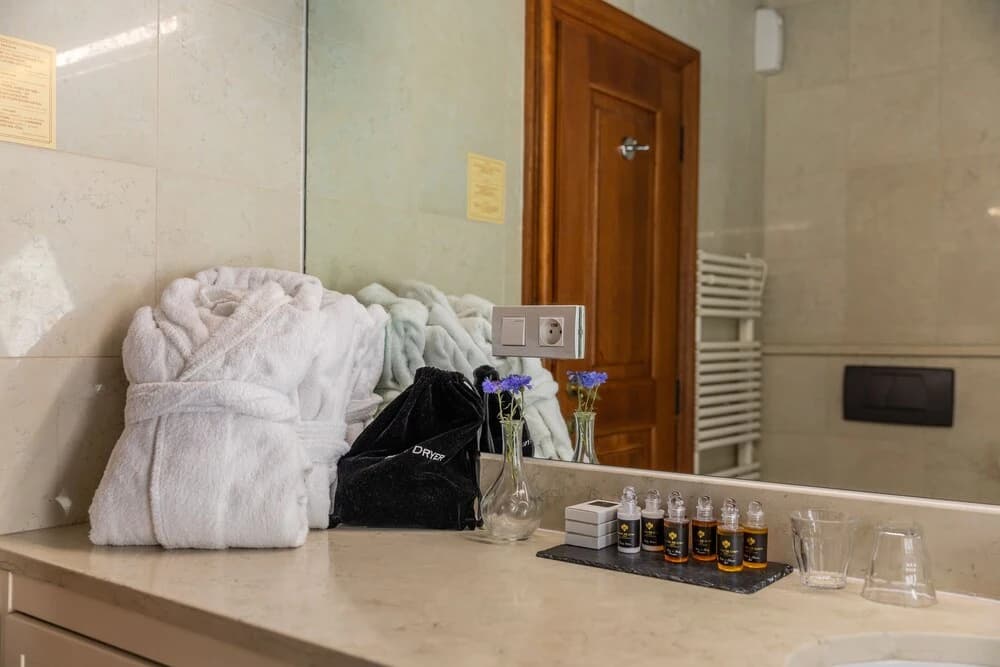 The Nicholas Hotel Residence - photo 3