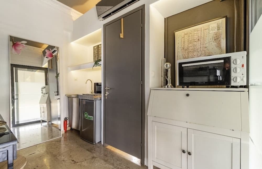 Impeccable 3-bed Apartment in Athens - photo 29