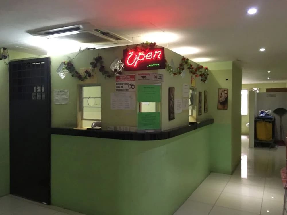 Red Apple Hotel - photo 2