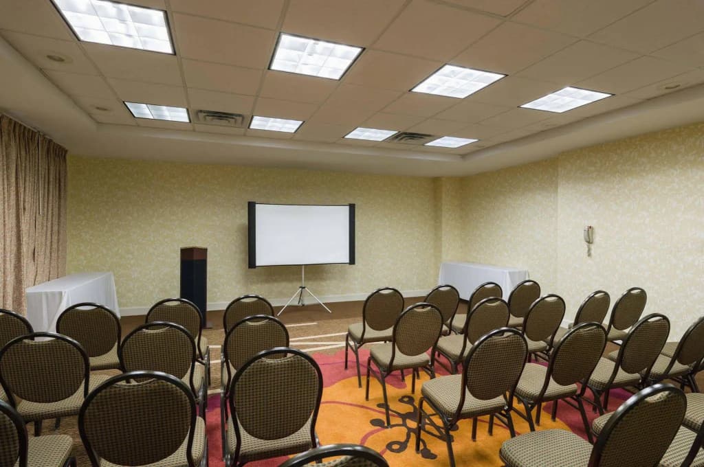 Hilton Garden Inn Queens/JFK Airport - photo 15