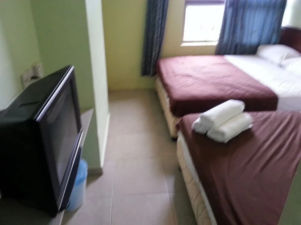 Century Rest Inn - photo 5
