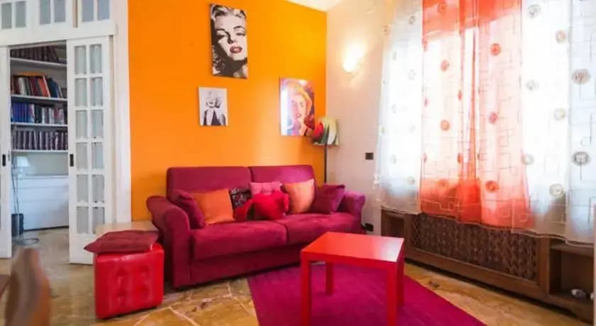 Violet Holiday's House - photo 3