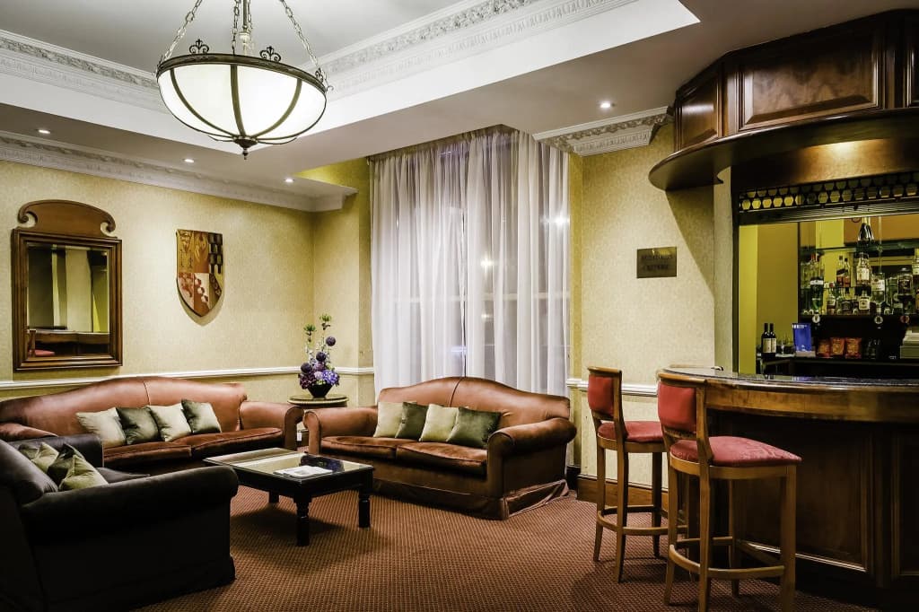 Hotel Henry VIII - photo 2